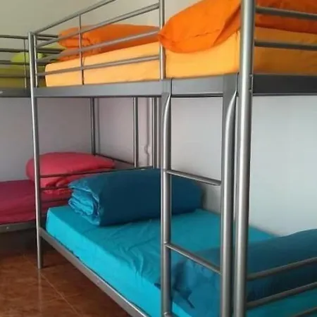 Hostel De *